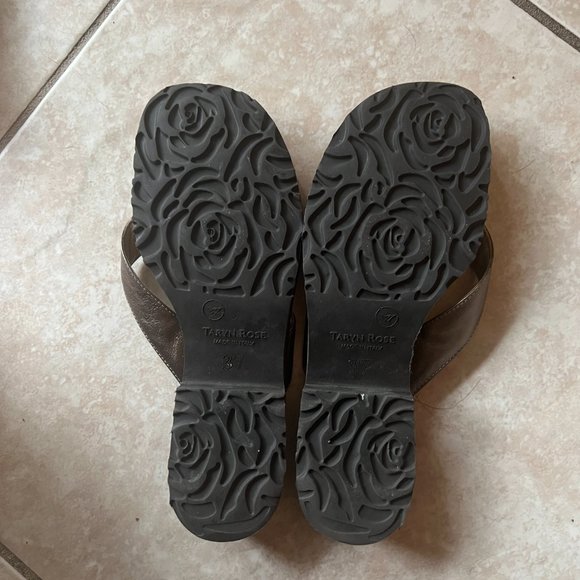 Two pairs of Taryn Rose Sandals - 37.5 (size 7) - Picture 4 of 7